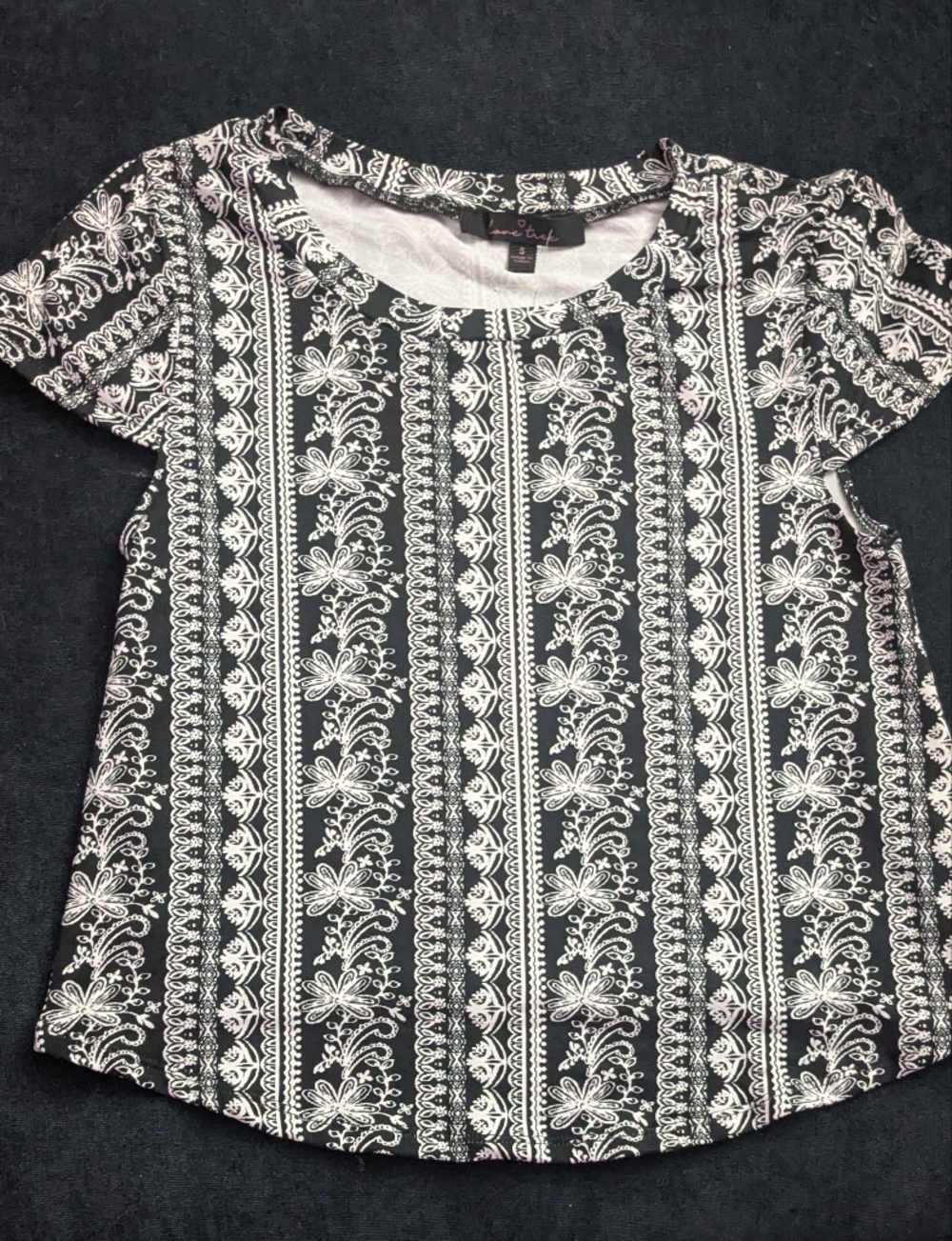 NWOT! Love Tree Black & White Boho Floral Print Baby Tee Size S
